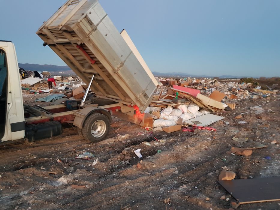 Извозване строителни отпадъци.Най -добри цени! 160лв на камион