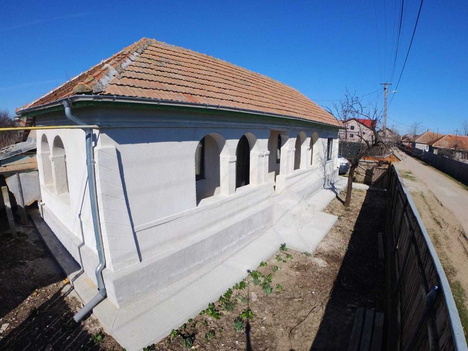 Casa la pret de apartament 4 camere, teren 1770 mp, renovată