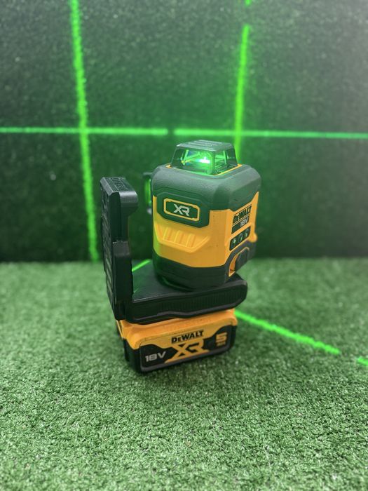 Лазерен нивелир Dewalt DCLE34031