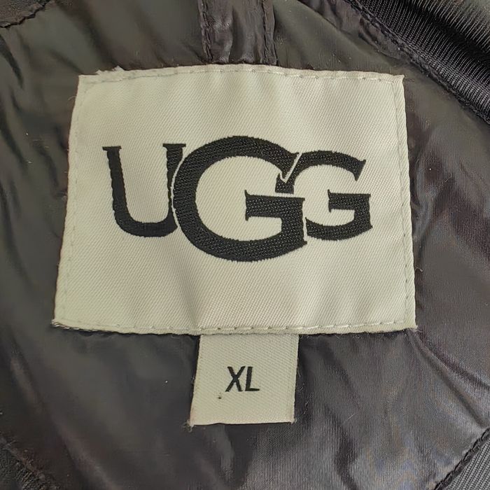 зимно яке марка UGG