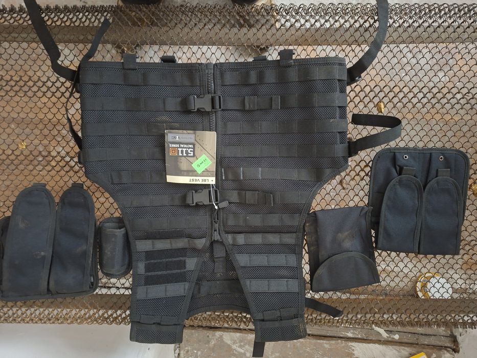 Жилет новый весь комплект