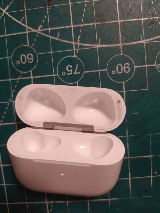 Кейс для наушников третий iPhone