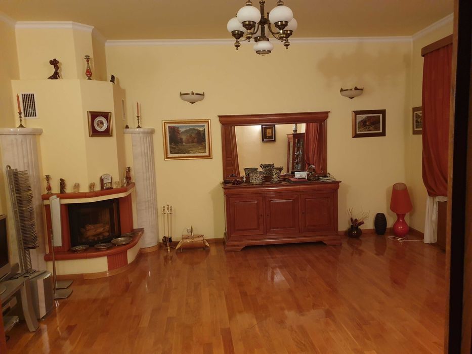 Casa 355 mp si teren 461 mp in zona cetatii Tg.Mures