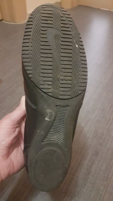 Дамски маратонки на марката найк черни