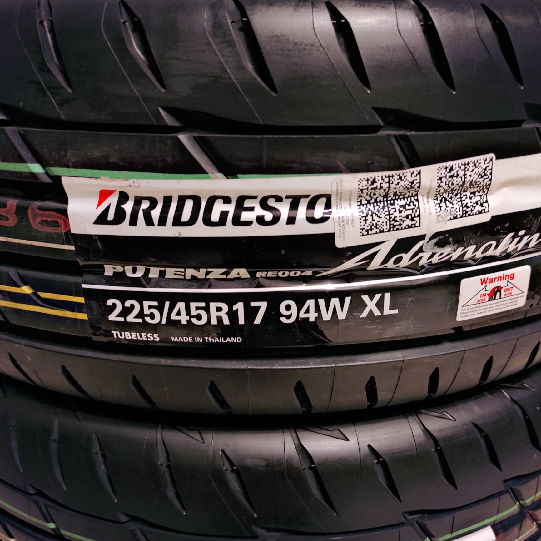 Резина bridgestone r17. Покрышки Bridgestone r17. Диски Бриджстоун r17 5x114.3. Новая резина Бриджстоун с дисками 14. Шины Бриджстоун реклама.