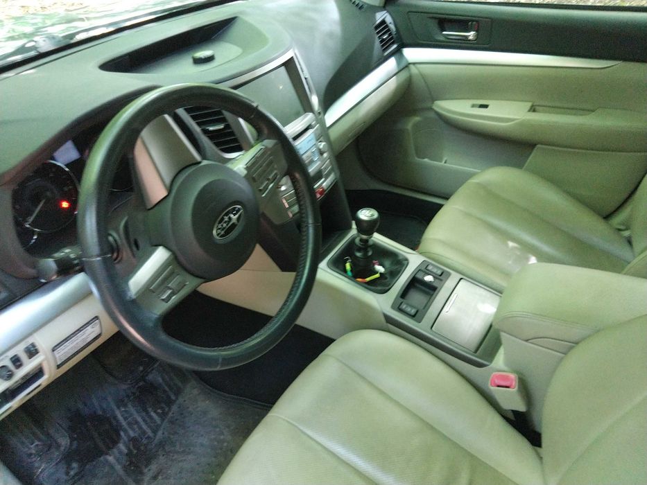 Subaru Outback diesel ,4x4 , 2010 .Stare foarte buna caros +mecanica.217000 km.certificati. Intretinuta anual la Subaru Belgia (documente) .