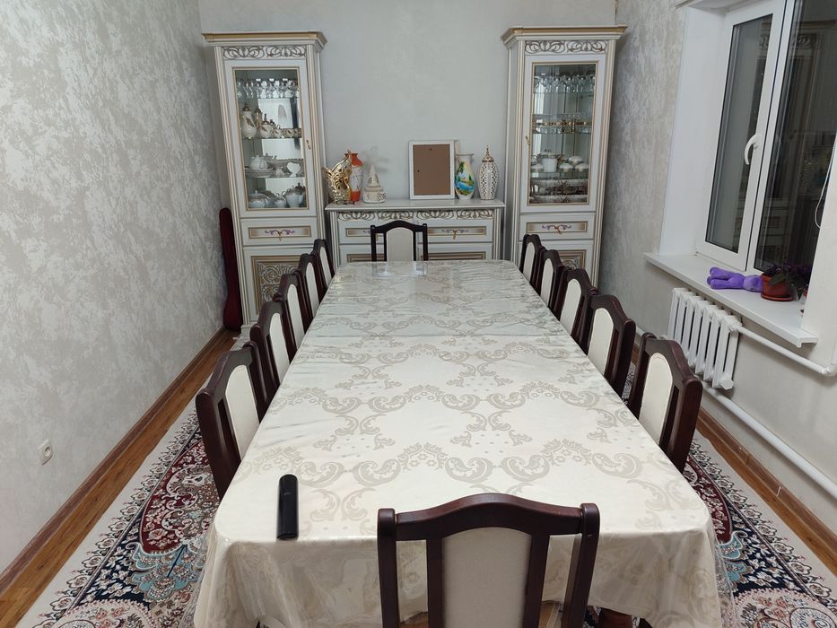 Продается Стол со стульями, и Горка.