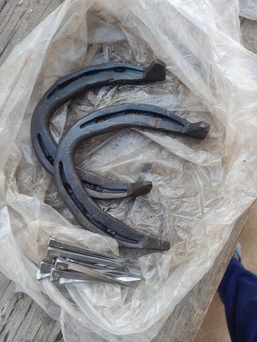 Продам подковы .