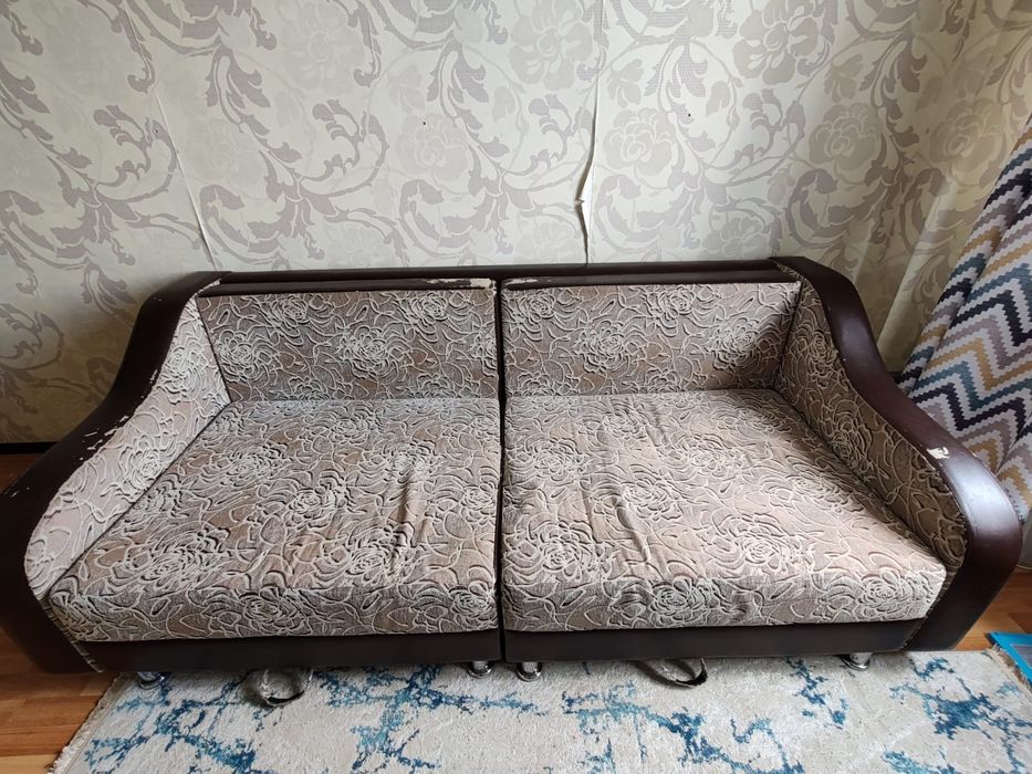 Продам диван в нормальном состоянии