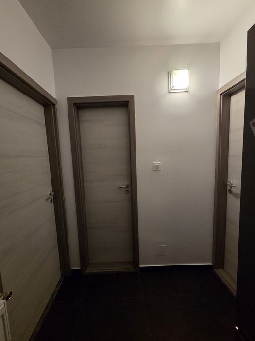 Vand apartament ,garsoniera ,baie ,hol,camera,balcon spatiu