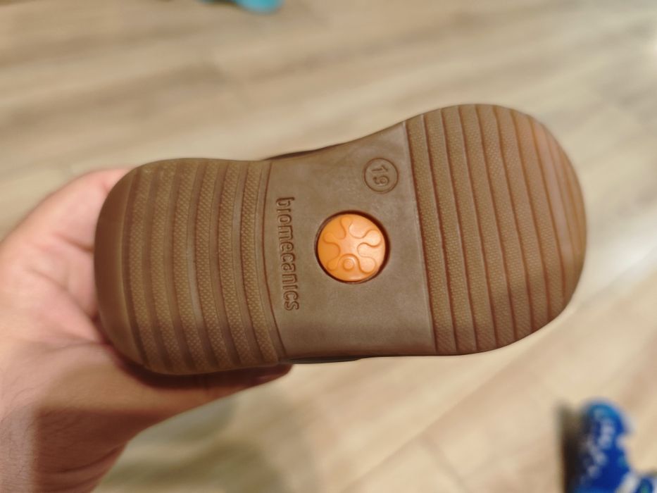 Чисто нови кожени бебешки обувки Biomecanics 19 номер