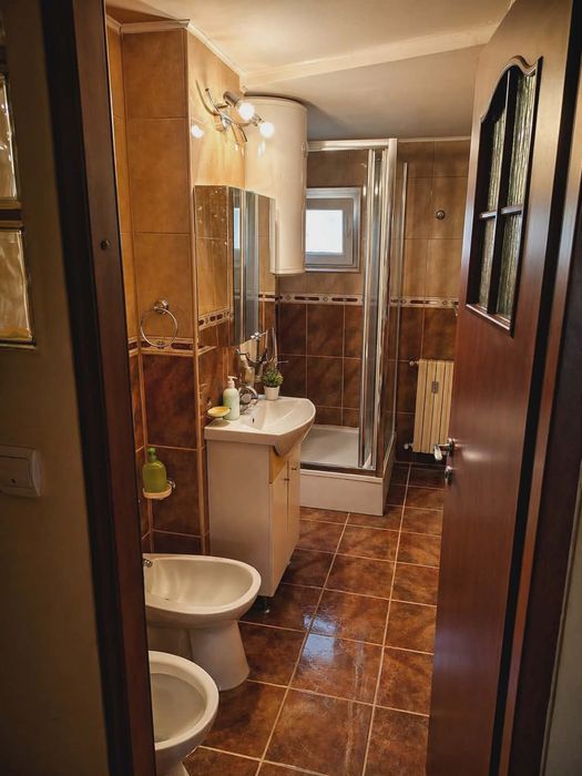 Vând apartament în Drobeta-Turnu-Severin central decomandat et 2 parcare 2 camere zona Linzz Babeș