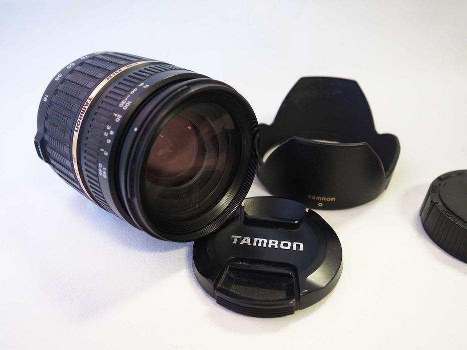 Nikon D7000 + обектив Tamron AF18-200mm на 1190 кадъра