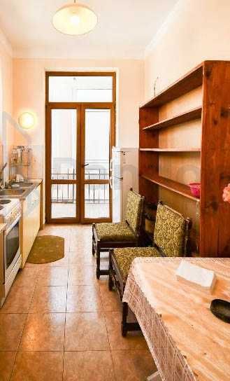 Тристаен апартамент под наем  в Центъра