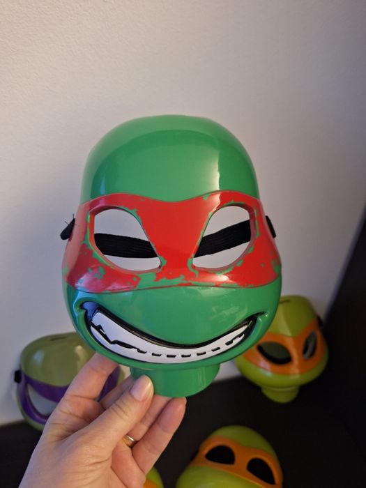 Lot Turtles Ninja 6 măști + 2 figurine.