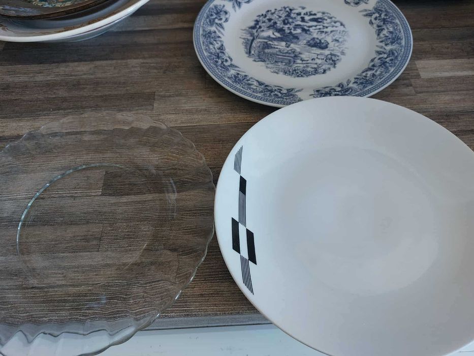 Две автентични стомни, домашни потреби, чинии