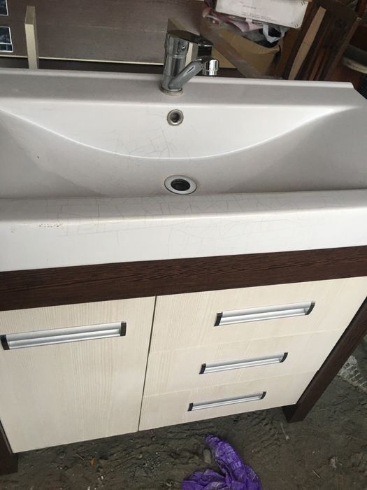 Раковина с зеркалом