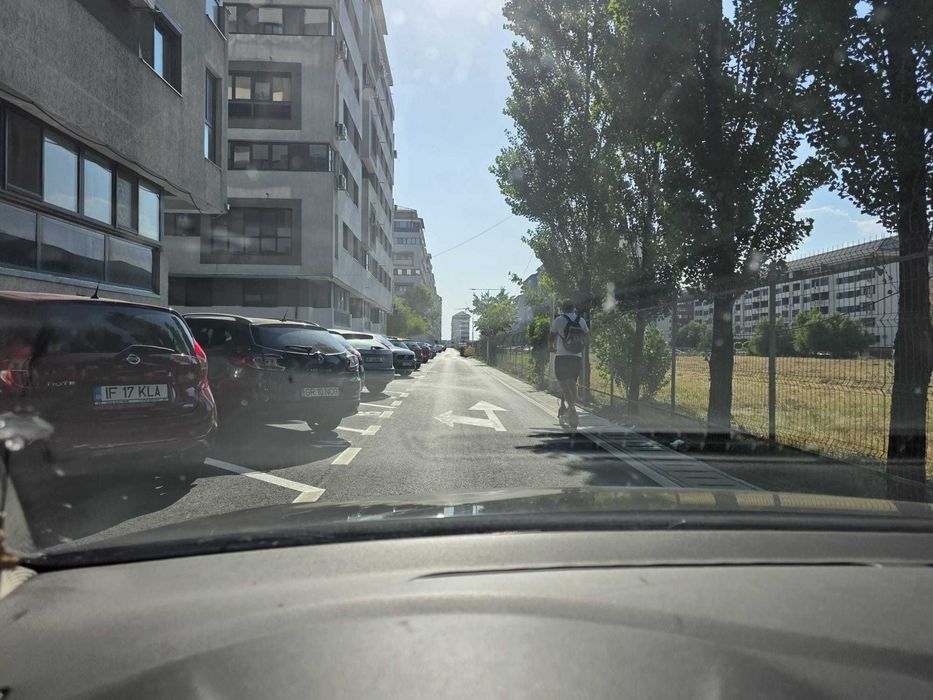 Garsonieră  decomandată și loc parcare privat