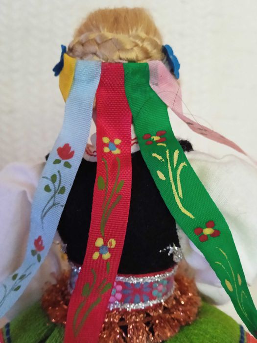 Кукла в народна носия, 24 см