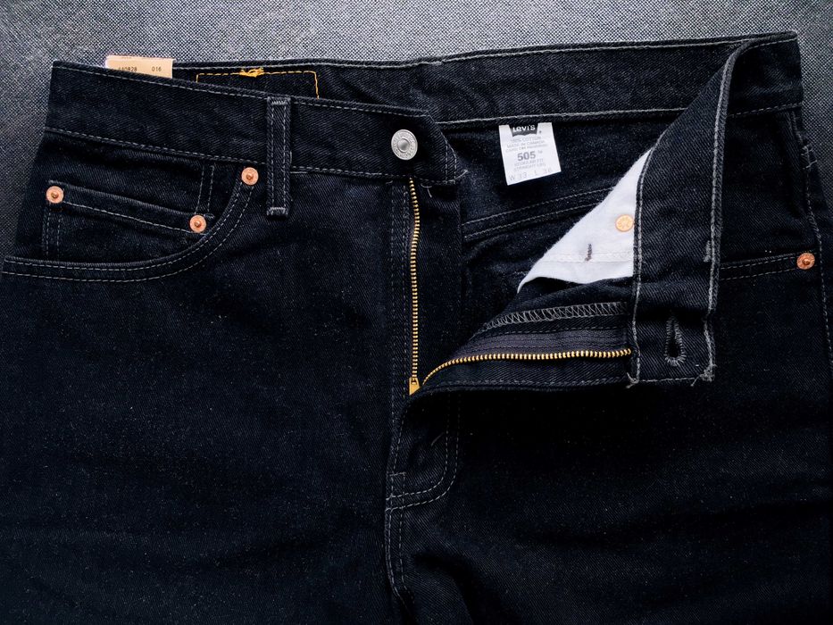 VINTAGE 1994 Made in Canada LEVI'S® 505® Straight Cut Jeans — W33 L36