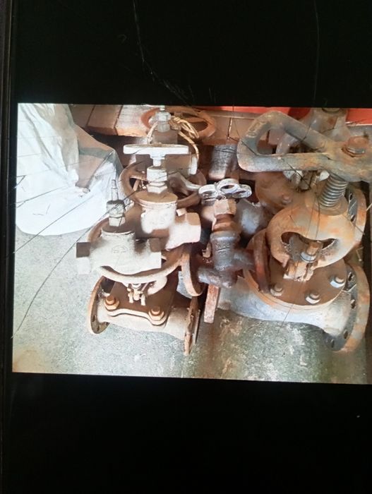 Продам  задвижки