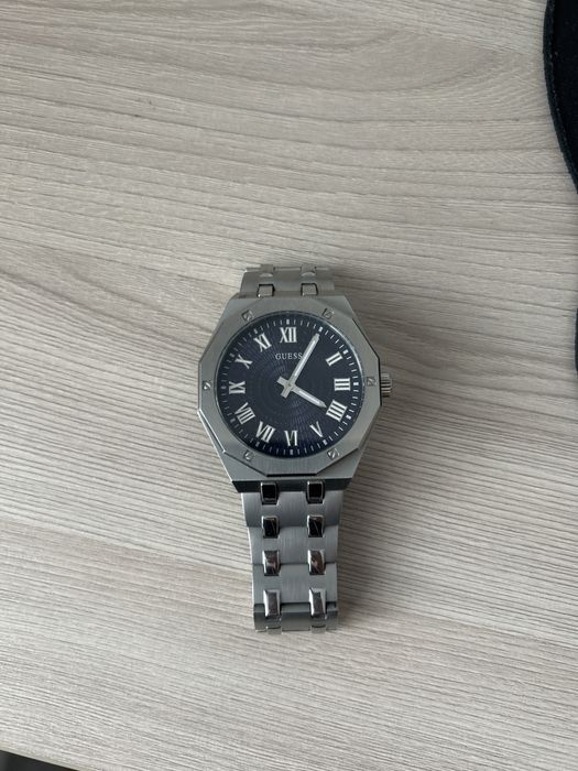 Продается часы Guess оригинал