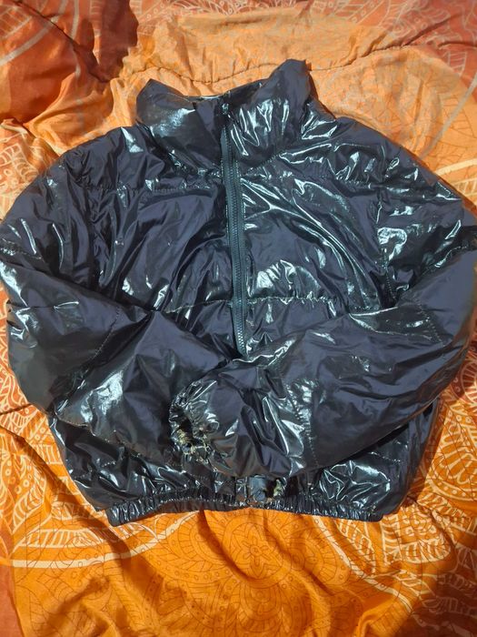 Късо черно лачено якенце