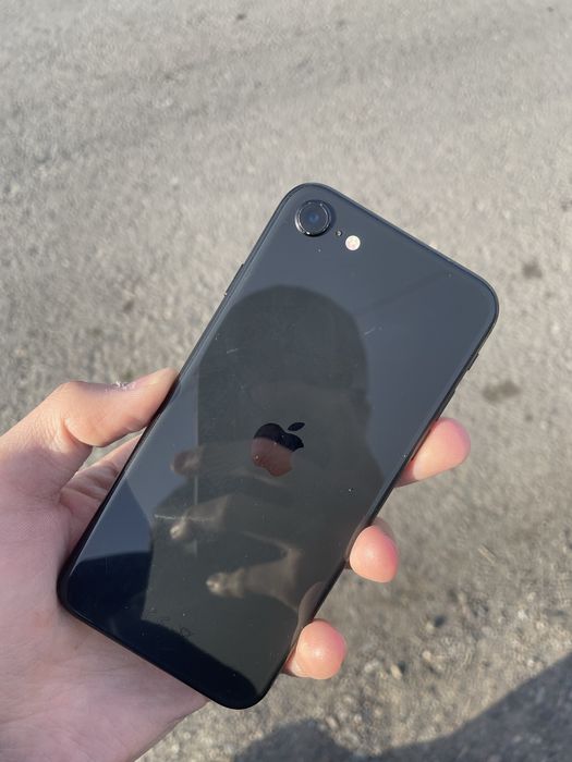 Продам айфон се 2022