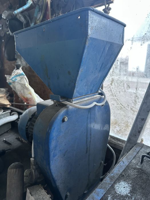 Продам измельчитель для зерна и кормов