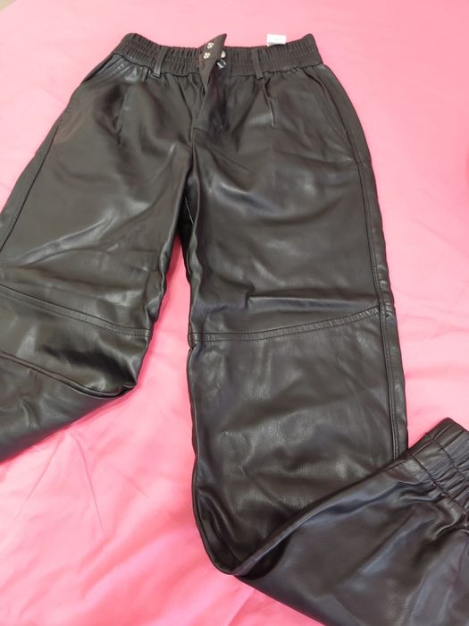 Pantaloni piele Bershka