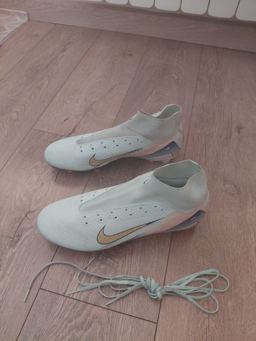 Бутонки ,,,Nike"