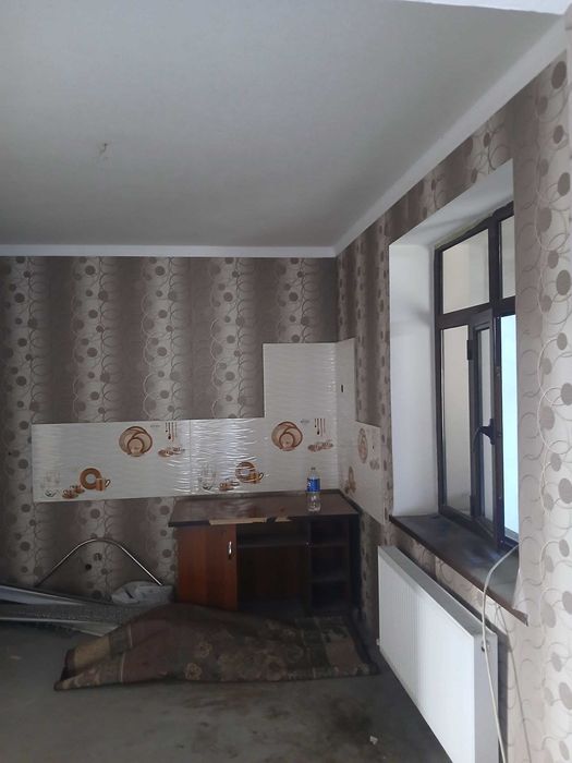 Hovli sotiladi. Uy sotiladi.