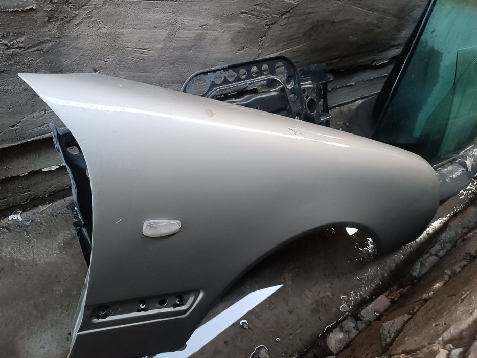 Капот Мерседес 210