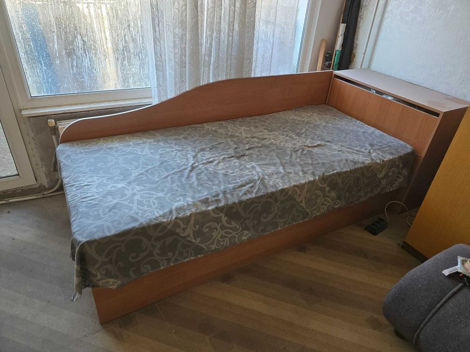 2 легла с матраци с отварящ се механизъм + ракли