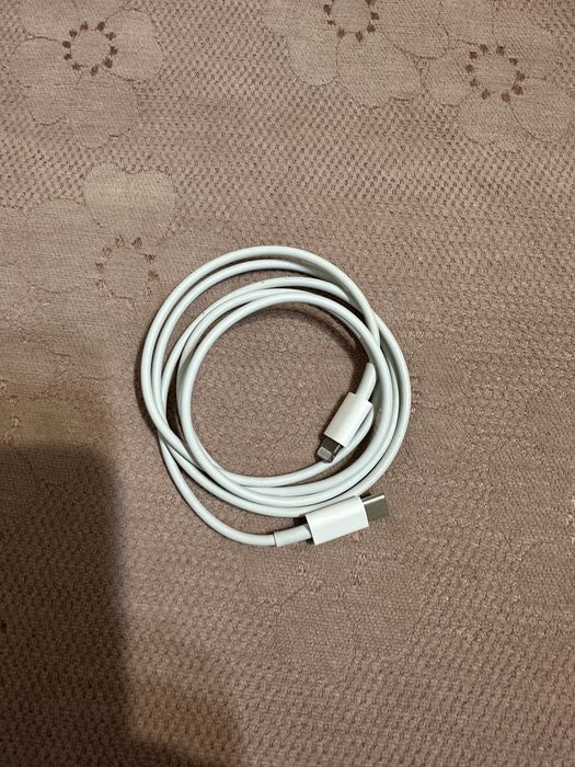 Продам Apple iPhone 13