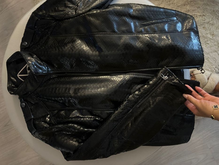 Geaca de piele din piton