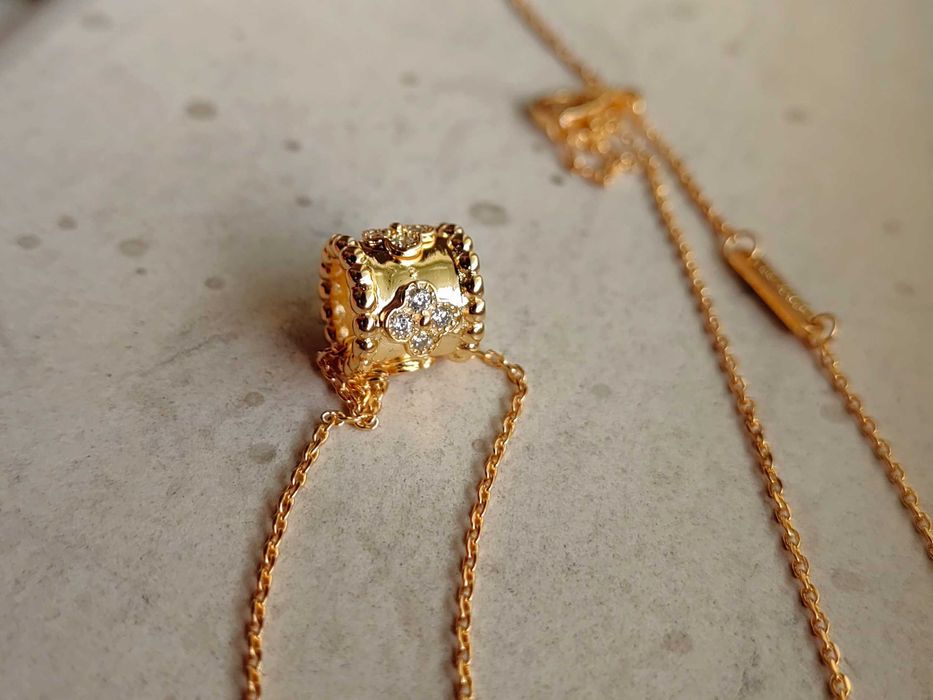 Златно дамско колие - Van Cleef & Arpels VCA, Perlée clovers pendant