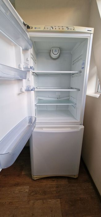 Холодильник Indesit Grafity