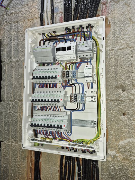 Electrician-Instalatii electrice