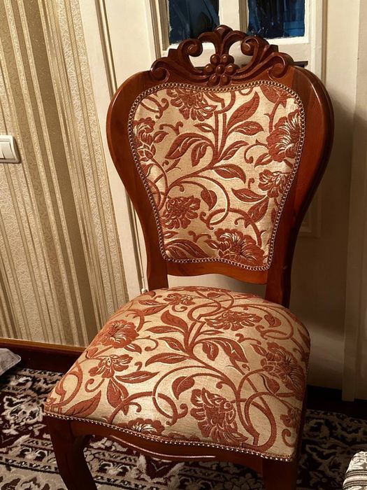 Stol va stullar 12 ta