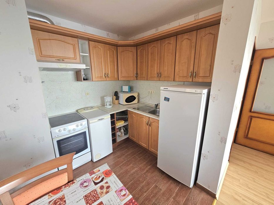 Просторен тристаен апартамент с фронтална гледка море, Първа линия