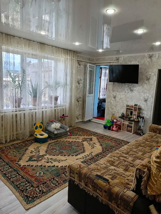 Продаётся трёхкомнатная квартира.