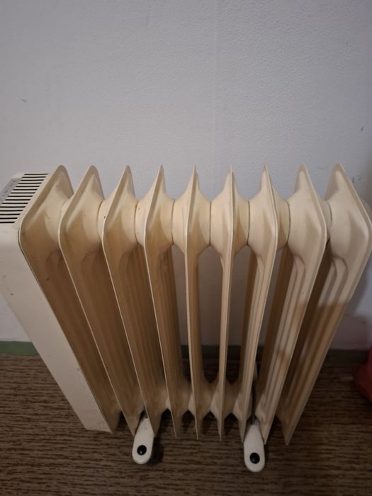 Продавам маслен радиатор- български- 2000w
