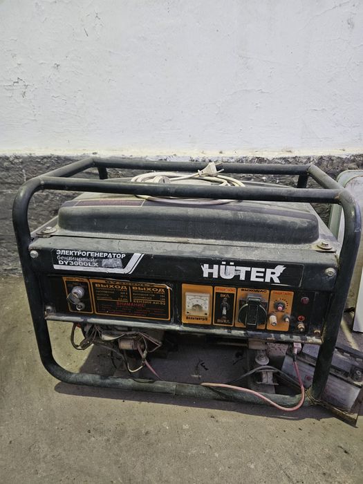 Продам генератор 2,5 кв Huter