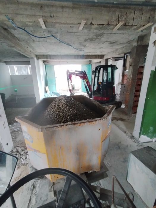 Услуги с ДЪМПЕР 4х4 на трудно достъпни места.