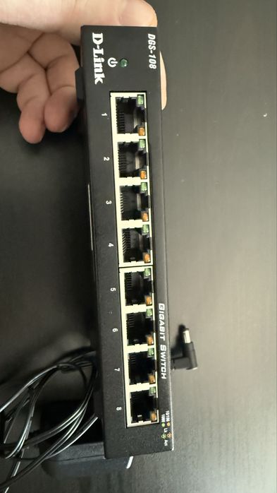 Switch D-Link DGS-1008 – 8 porturi Gigabit – carcasa metalica