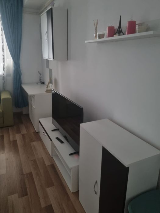 Ofer spre închiriere studio