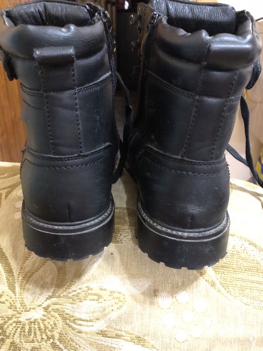 Продаются ботинки зимние.