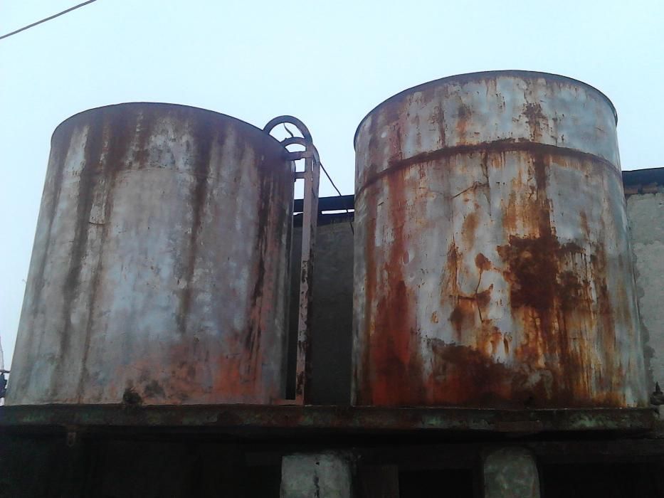 Vand sau schimb 2 bazine pentru combustibili de 7,5 tone bucata