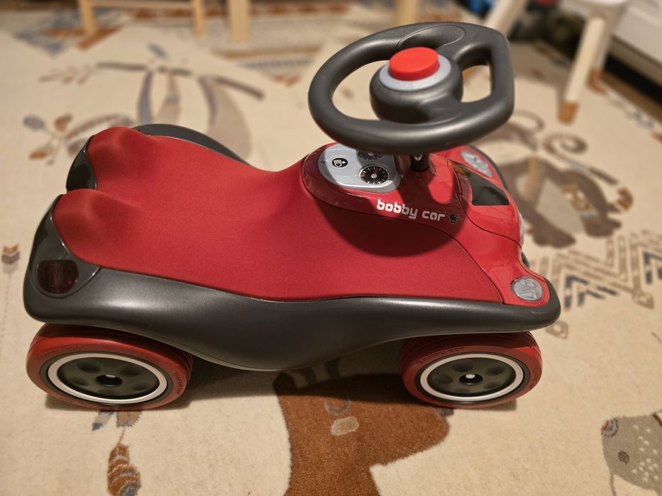 Masinuta de impins Big Bobby Car Next cu sunete si lumini 12luni +